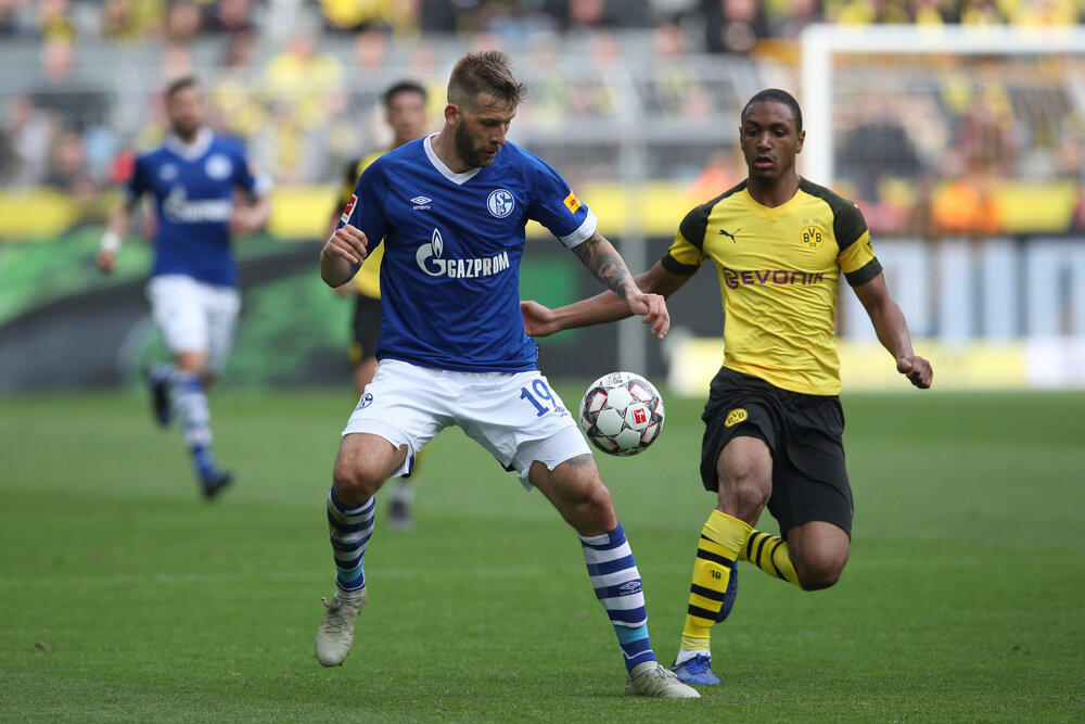 Abdou Diallo im BVB-Trikot im Revierderby gegen Schalke. Ein aktuelles Foto aus dem Umfeld des medicos.AufSchalke löste nun Spekulationen über einen möglichen S04-Wechsel aus. Foto: RHR-Foto