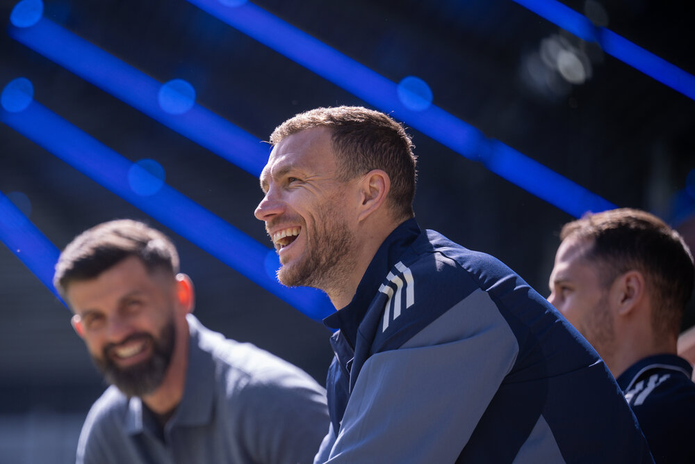 Bleibt Edin Dzeko auf Schalke? Miron Muslic lässt die Fans auffhorchen.