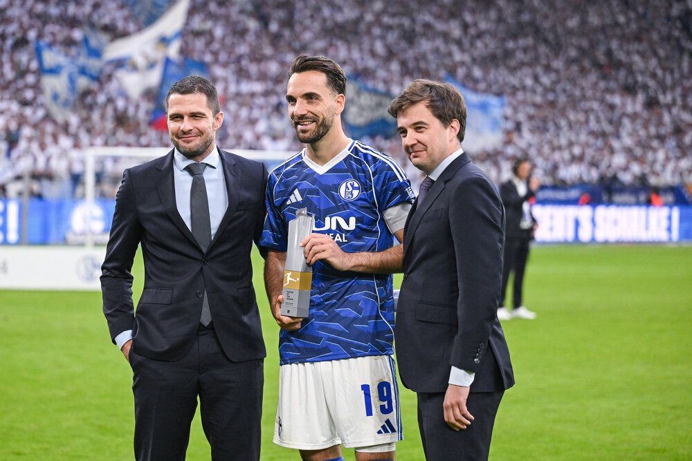Kenan Karaman erhält die Auszeichnung als Spieler der Saison der 2. Bundesliga und steht bei Schalke vor der Hoffnung auf eine WM-Teilnahme mit der Türkei.
